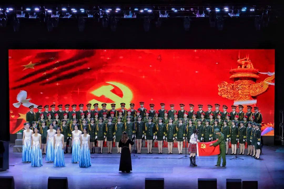 鞍钢股份预计2023年净亏损32.57亿元，由盈转亏